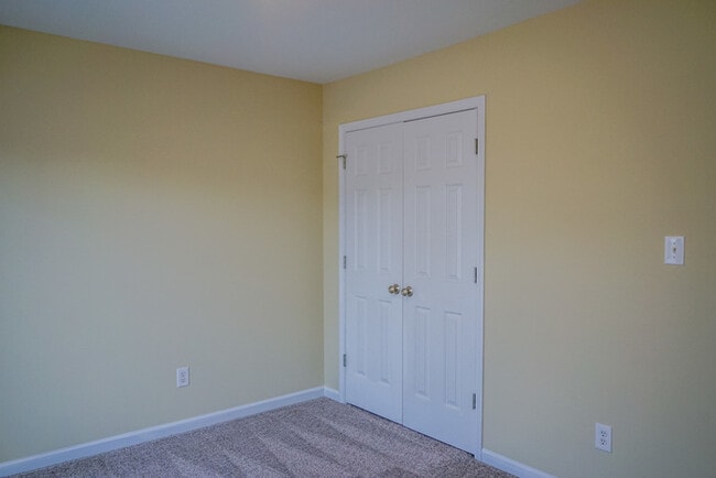 Building Photo - Ranch Home | Back Deck | Fenced In Backyar...