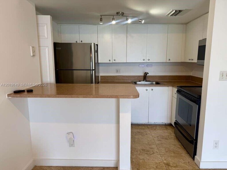 Building Photo - 770 Claughton Island Dr