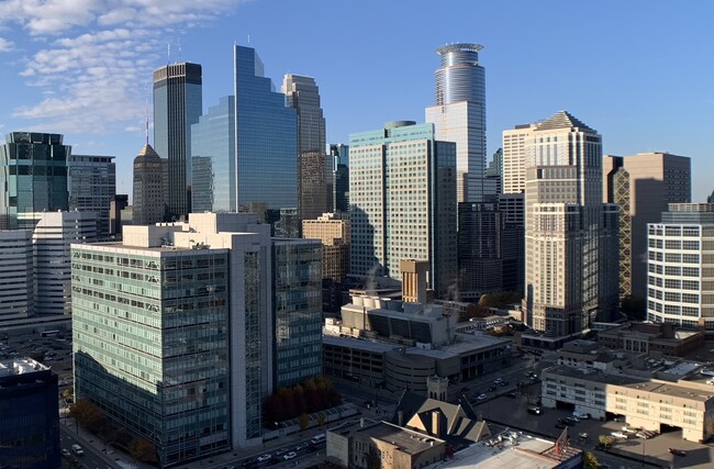 Enjoy panoramic views of downtown Mpls from your private balcony - 500 E Grant St