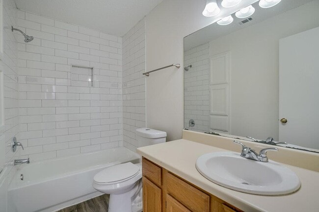 Building Photo - 616 Greenlawn Blvd