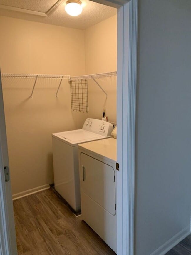 Building Photo - Newly Renovated Nice Garden Level 2 bedroo...
