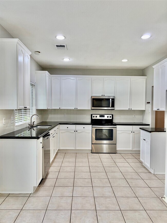 Building Photo - 4742 Stoney Point Ct