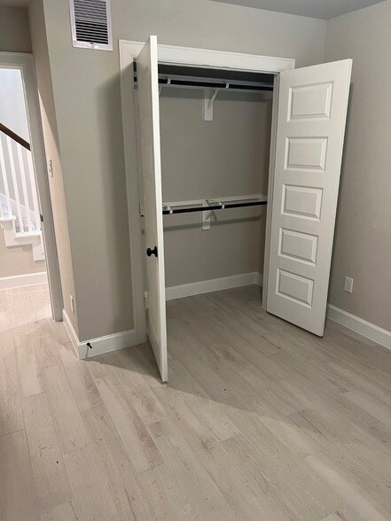 Building Photo - 3336 Vine Ter Trce