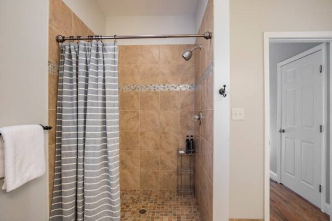 Building Photo - 684 Grady Pl SW