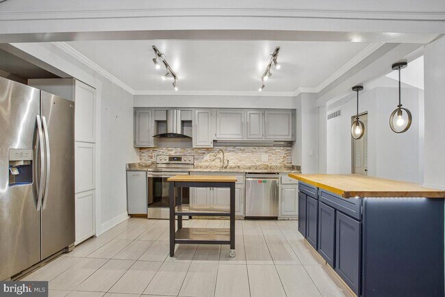 Building Photo - 6162 40 Winks Way