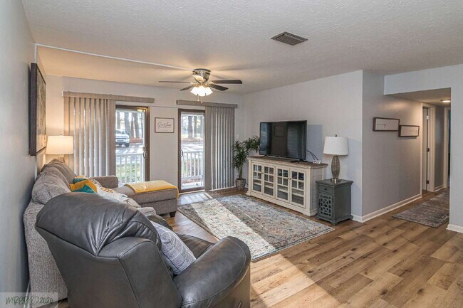 Building Photo - SHORT-TERM LEASE OPTIONS / FULLY FURNISHED APARTMENT/ ALL UTILITIES INCLUDED! WONDERFUL WAYNE MEM...