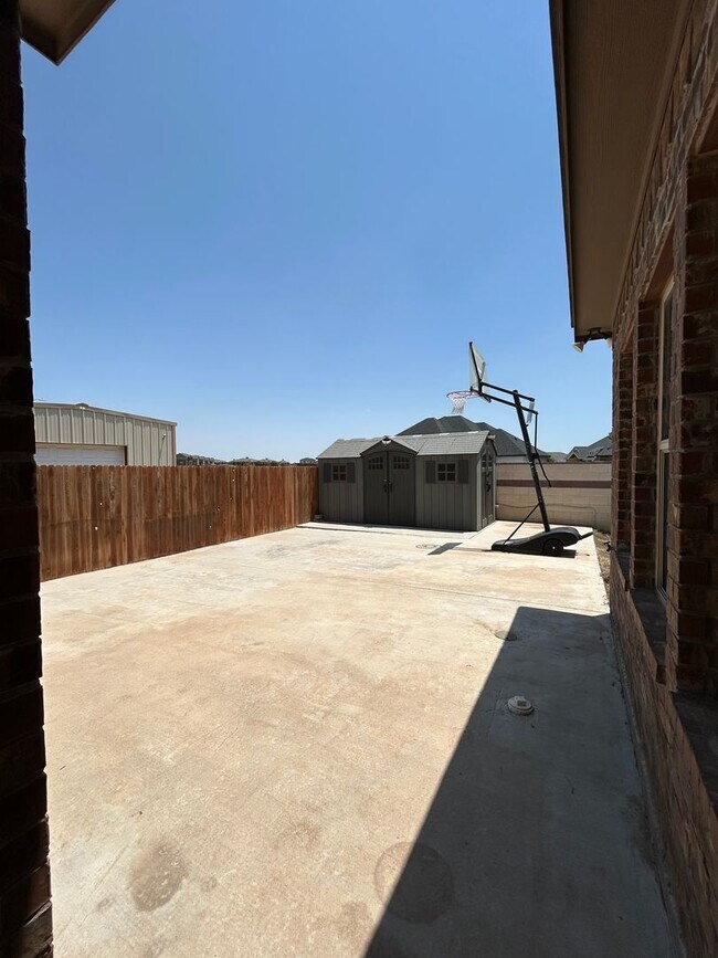 Building Photo - LOCATION, LOCATION, LOCATION-4 bedroom in Legado Estates
