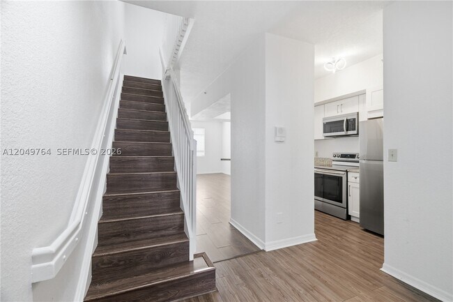 Building Photo - 725 SW 148th Ave