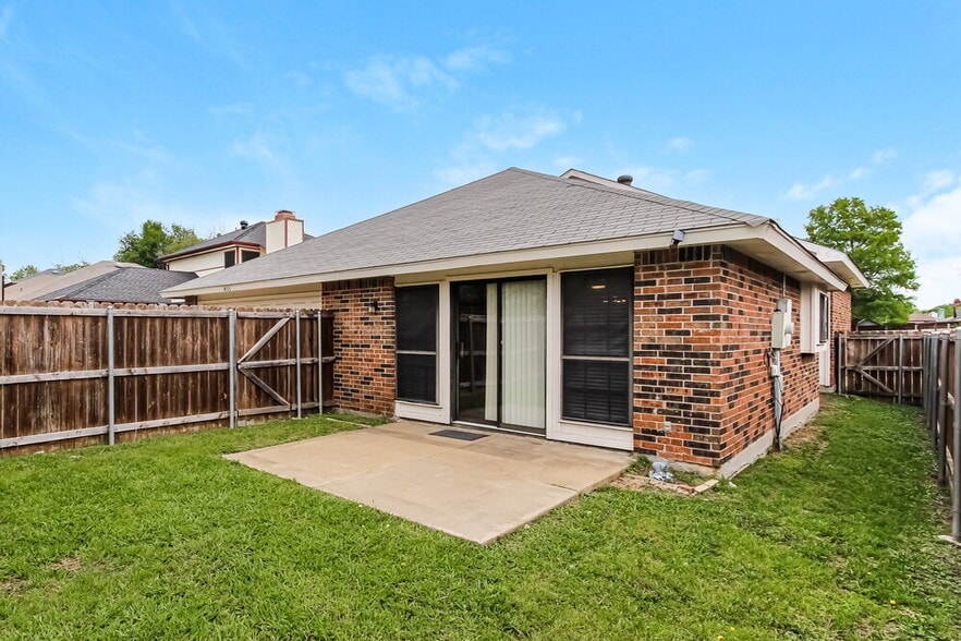 Building Photo - 1435 Colborne Dr