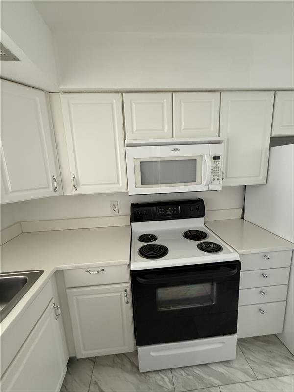 Building Photo - 3320 N Arnoult Rd