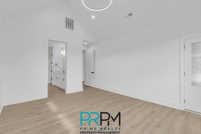 Building Photo - 938 Benchmark Dr
