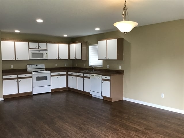 Building Photo - 15601 Sarcee Ct