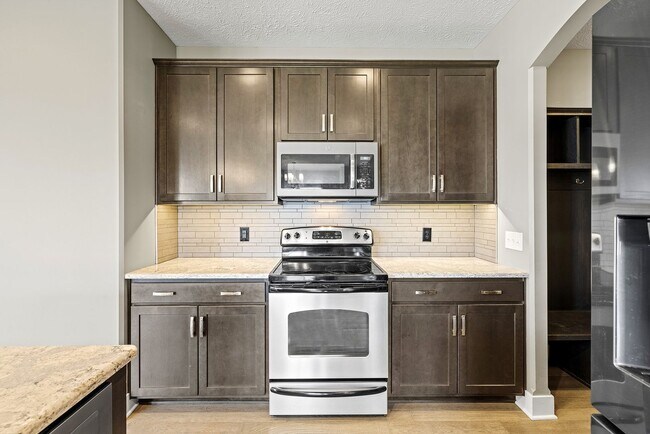 Building Photo - AVAILABLE NOW!