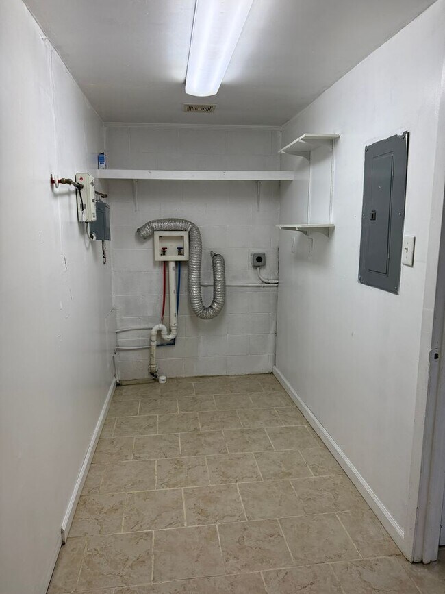 Building Photo - 4709 McCloud Rd