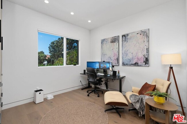 Building Photo - 714 N La Jolla Ave