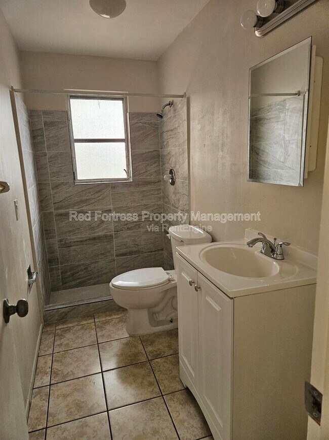 Building Photo - 1635 Newport Ct