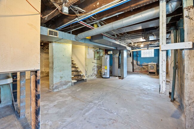 Building Photo - Evanston- Charming 3 bedroom 1 Bath