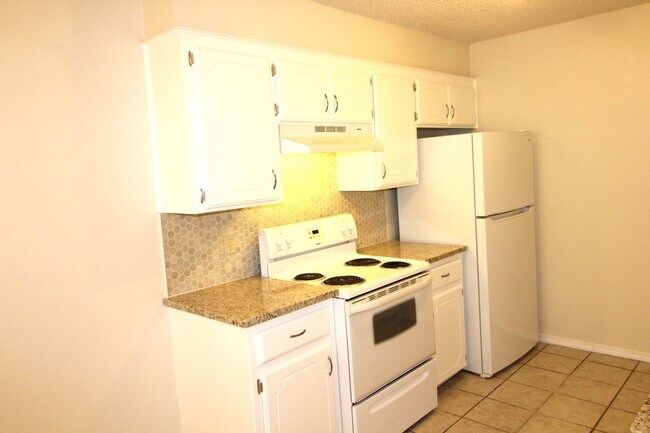 Building Photo - 1712 Jennifer Cir