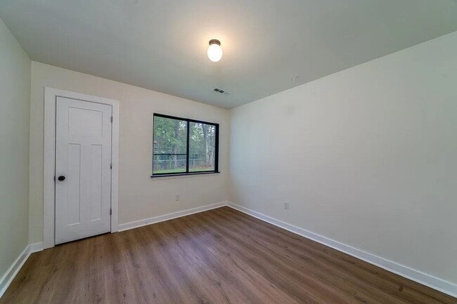 Building Photo - 4 Bedroom 2 Bath House in Corey Woods - Summerville