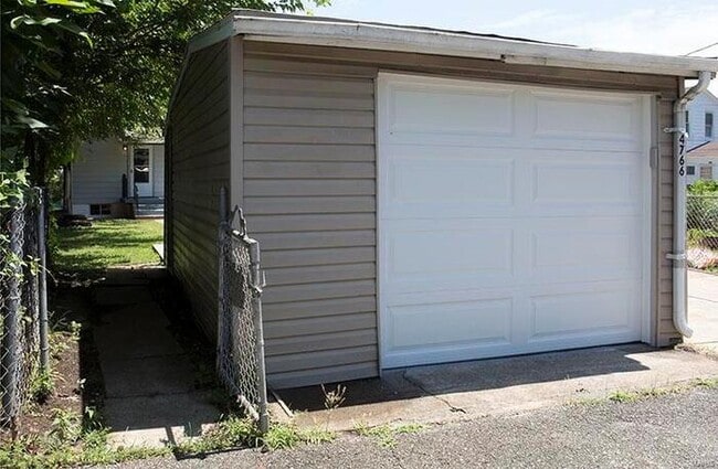 Building Photo - Fantastic 2bd/1ba home! Let yourself in!