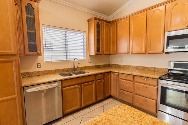 Building Photo - 7421 S Kachina Dr
