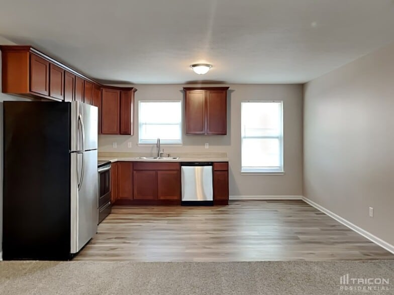 Building Photo - 906 W Clinton St