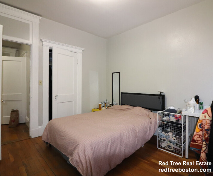 Building Photo - 468 Park Dr