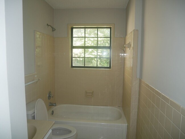 Building Photo - 5800 Dover Dr