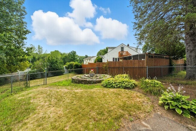 Building Photo - 178 Massasoit Rd