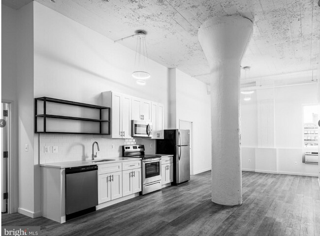 Building Photo - Brush Factory Lofts (LO)