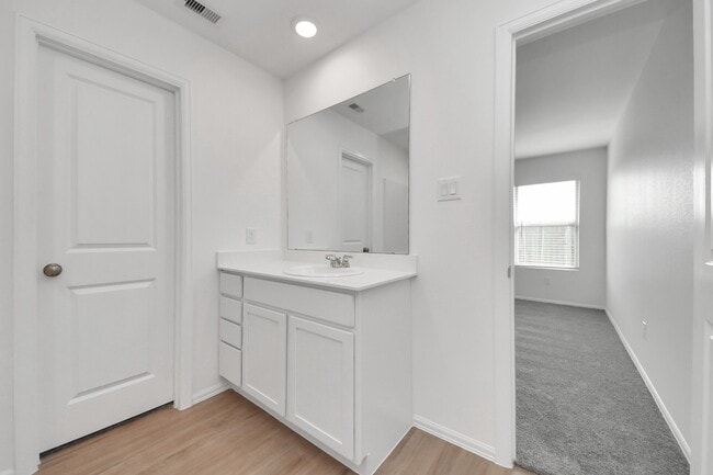 Building Photo - 9010 Estes Lks Dr