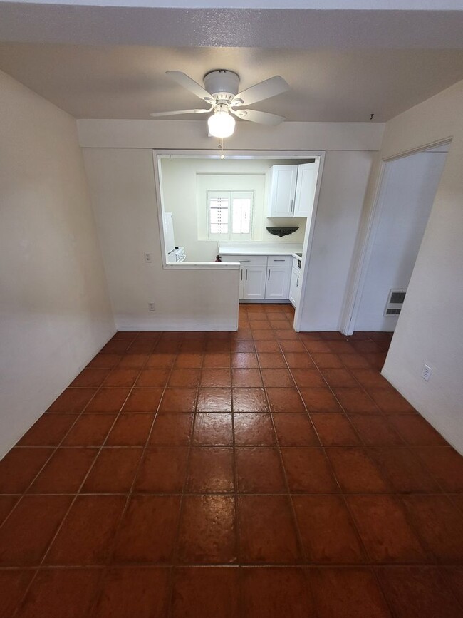 Building Photo - Quaint and Cozy 1x1 apartment in the histo...