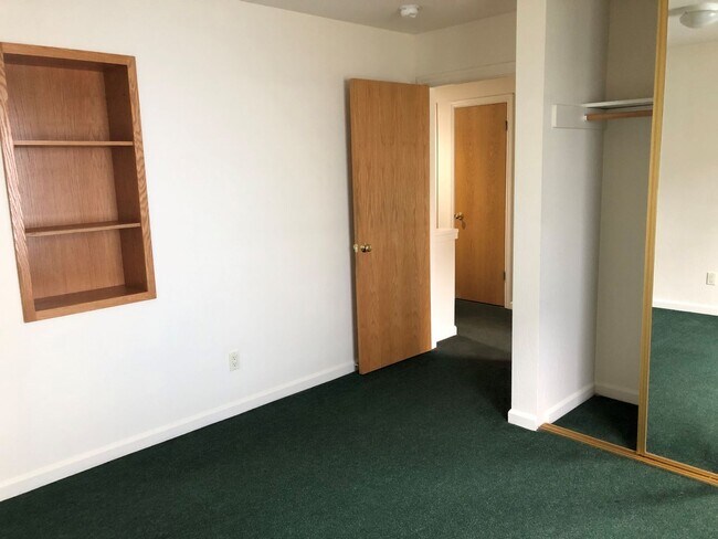 Building Photo - ***REDUCED SECURITY DEPOSIT*** -Spacious 5bdr/3bath units available for a lease ending May 30. Bu...