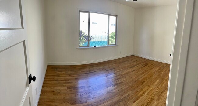 Building Photo - 9650 Lucerne Ave