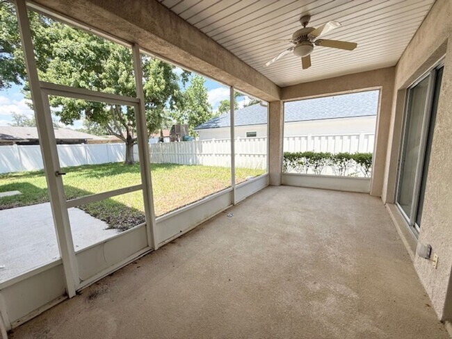 Building Photo - Spacious and well-appointed 4-bedroom, 3.5...