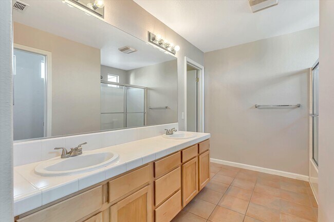 Building Photo - 929 Monarch Cir