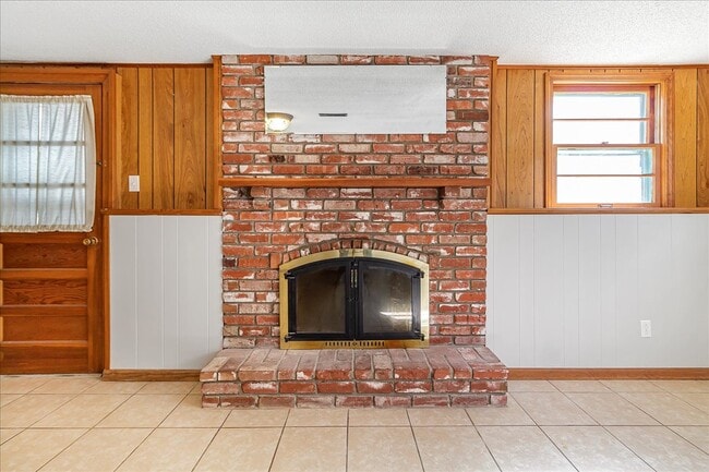 Building Photo - 318 Goodrich Dr