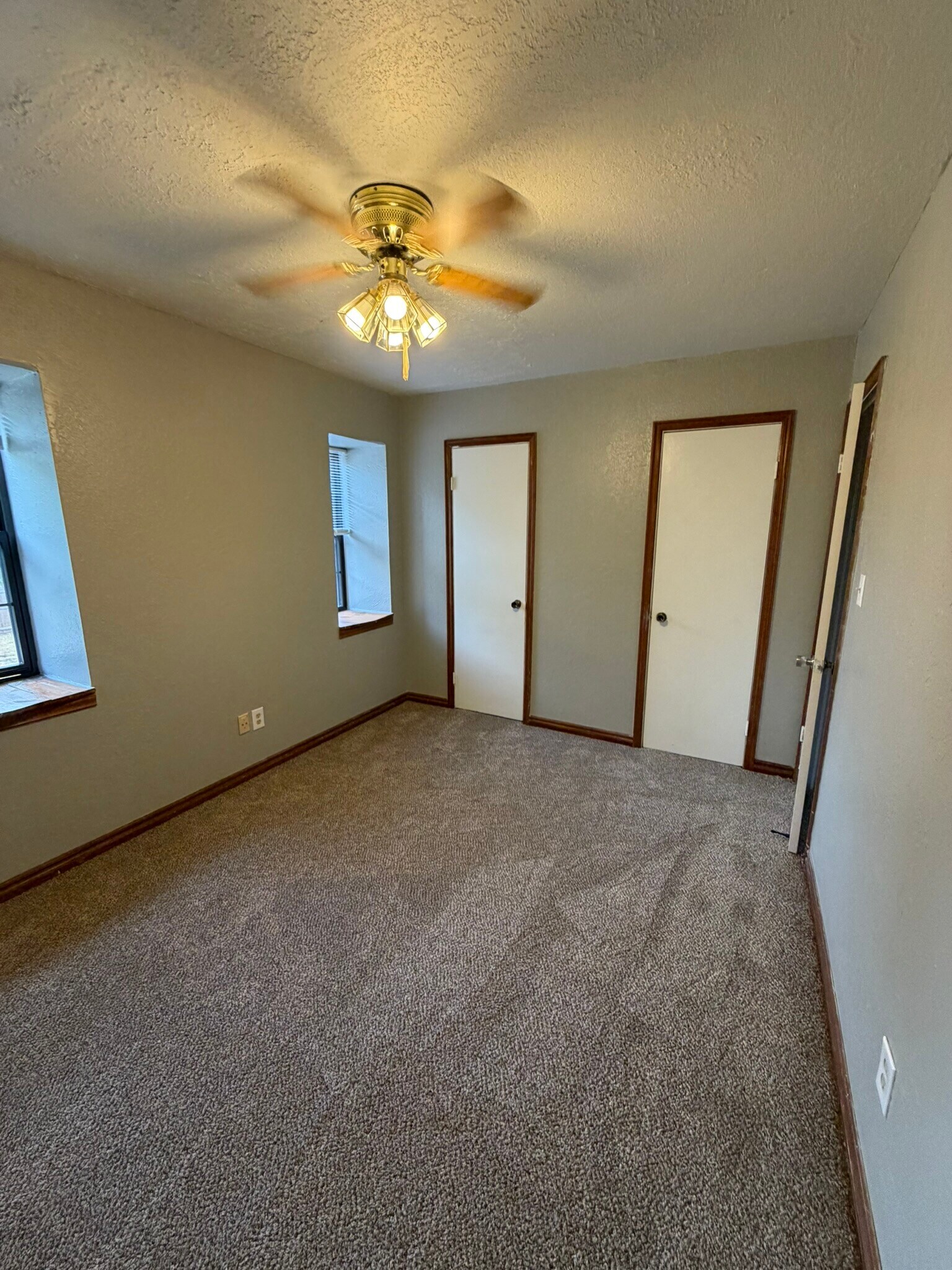 Building Photo - 2125 Beaumont Dr