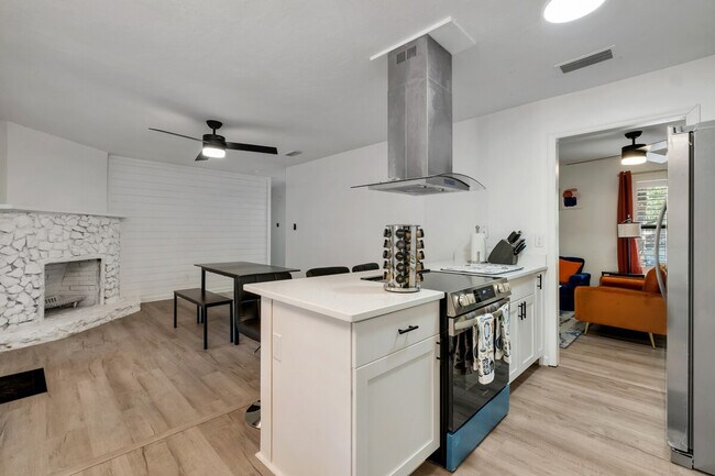 Building Photo - 2412 Talco Hills Dr