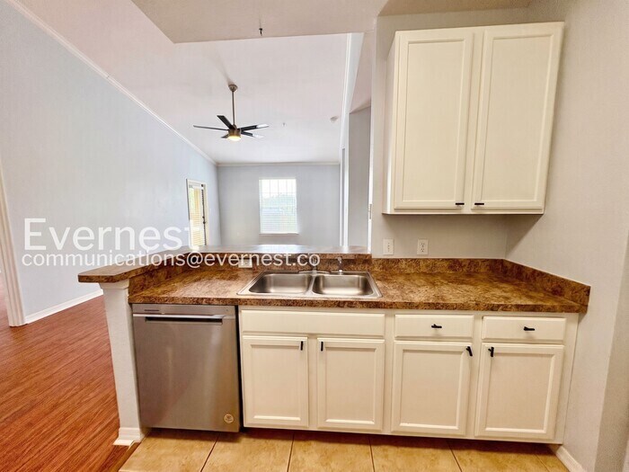 Building Photo - 10123 Courtney Palms Blvd