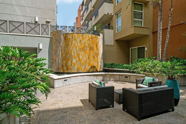 Building Photo - 525 11th Ave