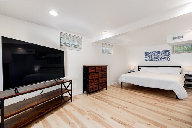 Building Photo - 4423 Vance Ave