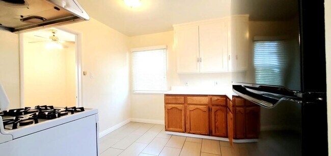 Building Photo - 9925 Bogue St