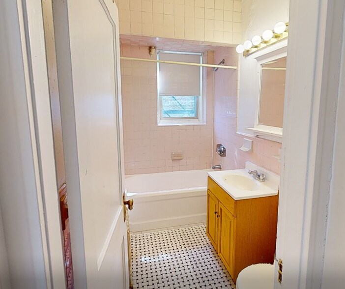 Building Photo - 1776 Beacon St