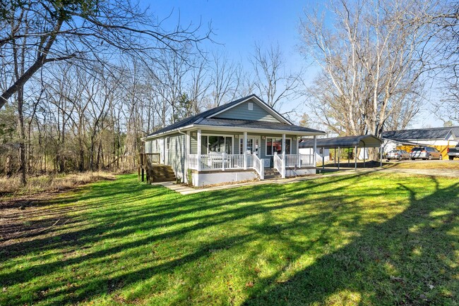 Building Photo - 3-Bedroom in Town of Farmville with One-Le...