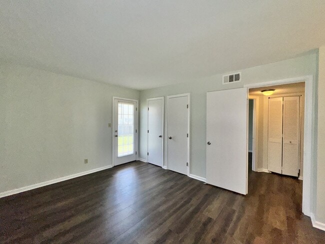 Building Photo - Updated & Ready 05-21-26! Dog Friendly Home w/Community Pool, Clubhouse, Tennis Courts & More!