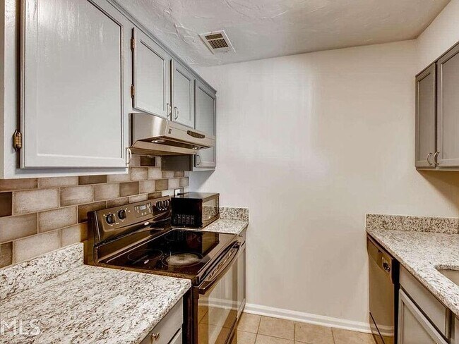 Building Photo - 199 Holcomb Ferry Rd