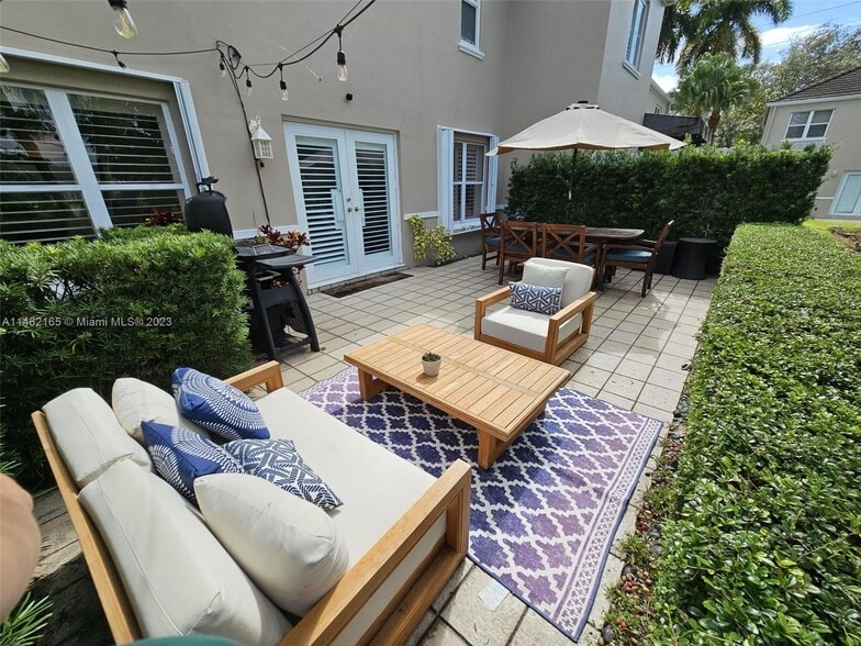 Building Photo - 5570 SW 70th Pl S