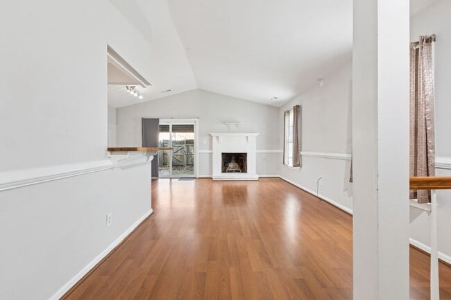 Building Photo - Move In Ready Brick Ranch in VB!