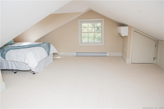 Building Photo - 30 Whiting Farm Rd